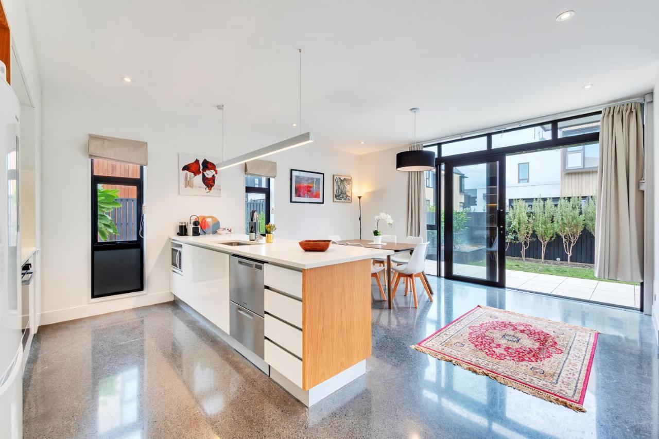 Blissful Breeze Townhouse With Parking And Patio Villa Auckland Exterior photo