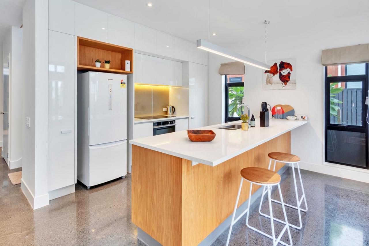 Blissful Breeze Townhouse With Parking And Patio Villa Auckland Exterior photo