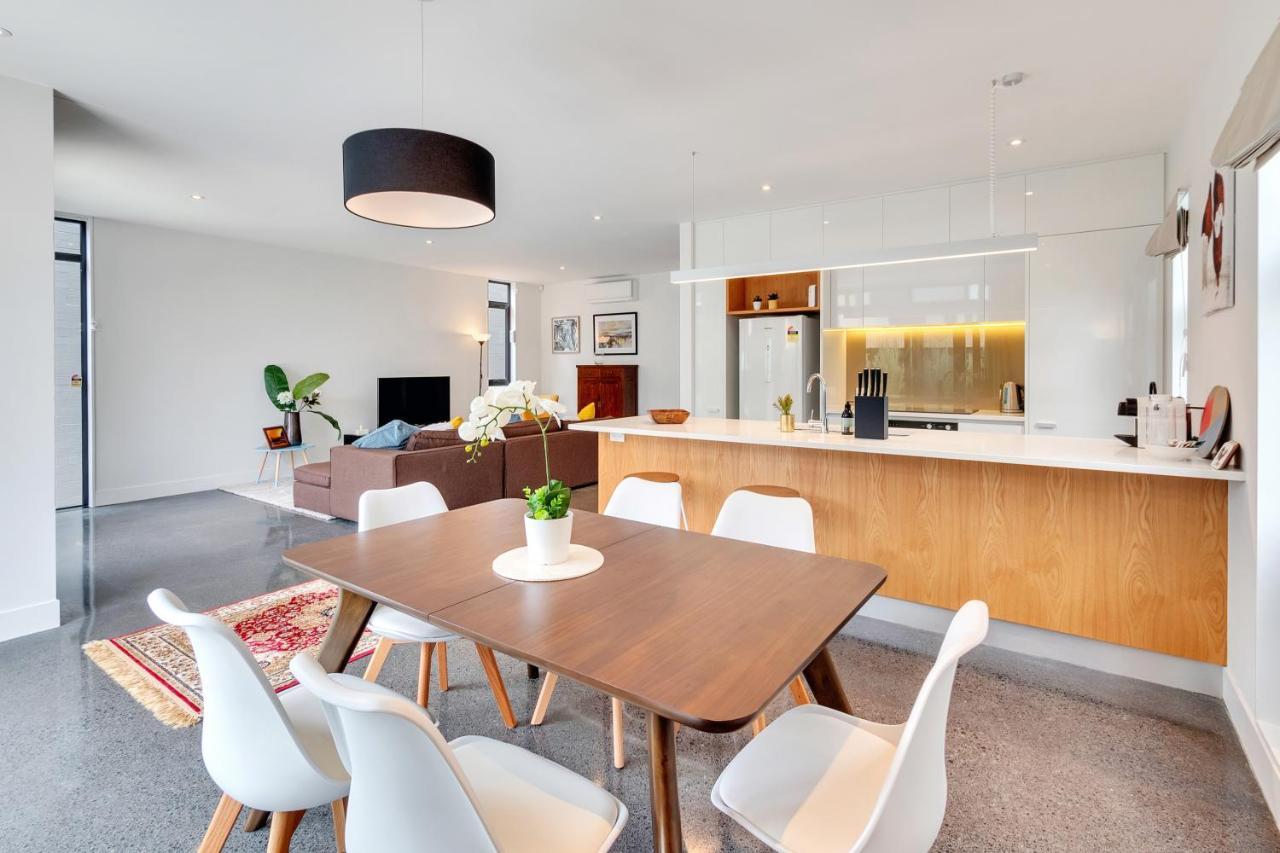 Blissful Breeze Townhouse With Parking And Patio Villa Auckland Exterior photo